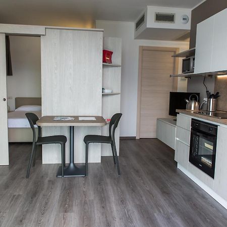 Residenza Luigina Διαμέρισμα Βαρένα Δωμάτιο φωτογραφία