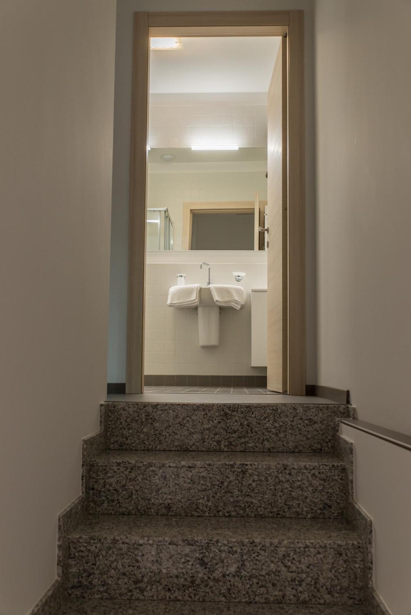 Residenza Luigina Διαμέρισμα Βαρένα Δωμάτιο φωτογραφία