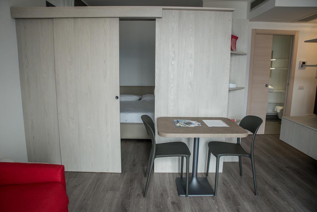 Residenza Luigina Διαμέρισμα Βαρένα Δωμάτιο φωτογραφία