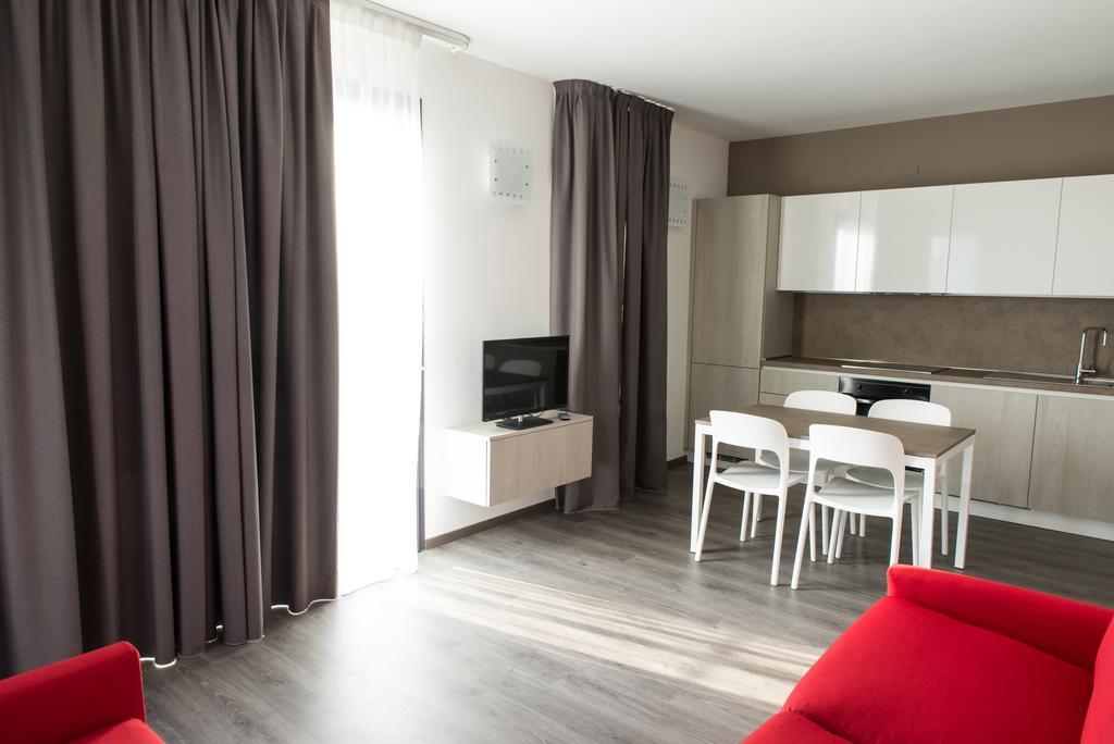 Residenza Luigina Διαμέρισμα Βαρένα Δωμάτιο φωτογραφία