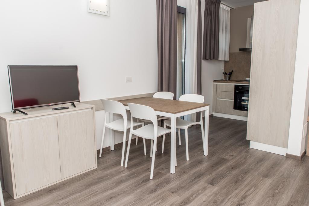 Residenza Luigina Διαμέρισμα Βαρένα Δωμάτιο φωτογραφία